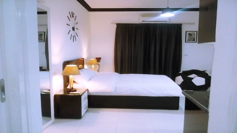 Vacation Rentals on Sheraton Road in Hurghada - Sheraton Plaza - 2mins to The New Marina - Book Online - www.apartmentsinhurghada.com -